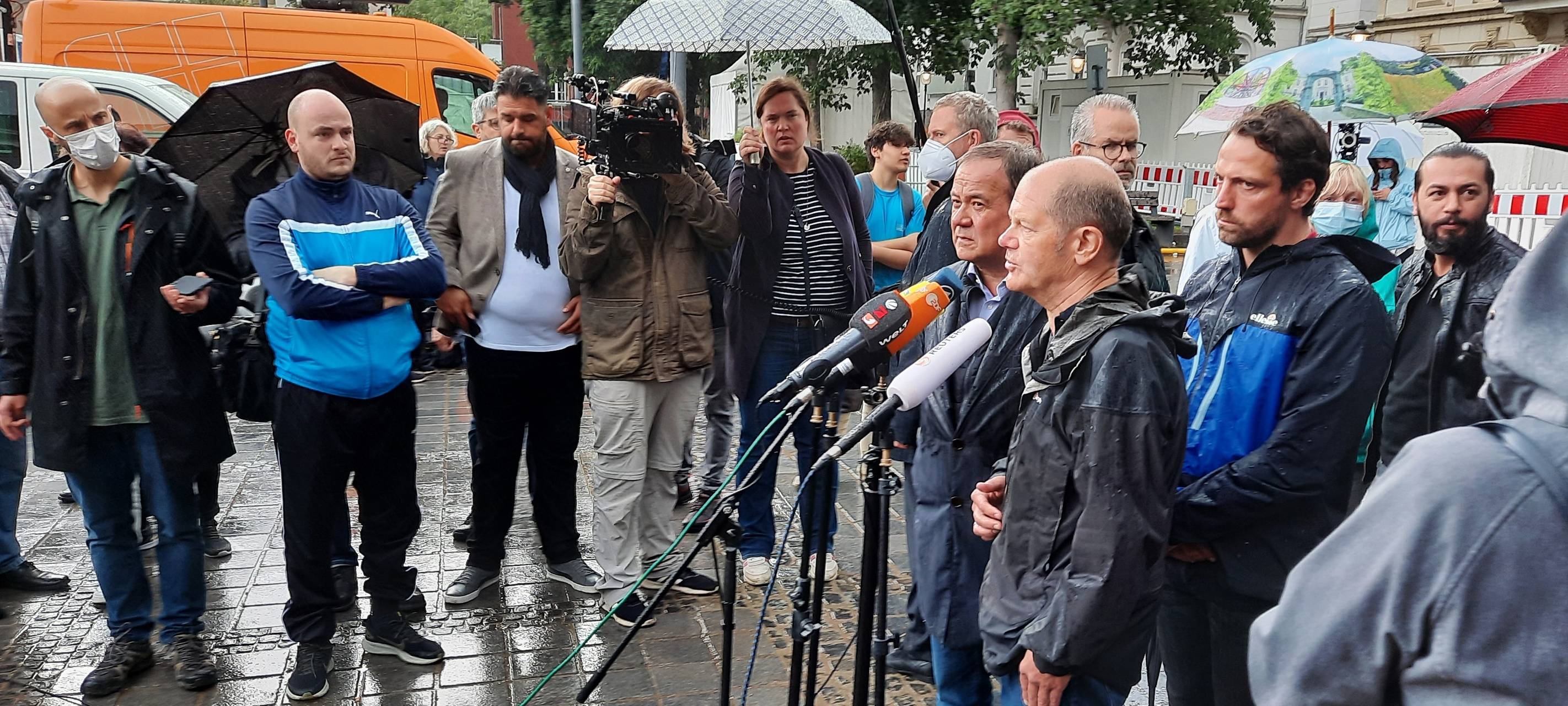 Scholz und Laschet: Schnelle Hilfen von Bund und Land