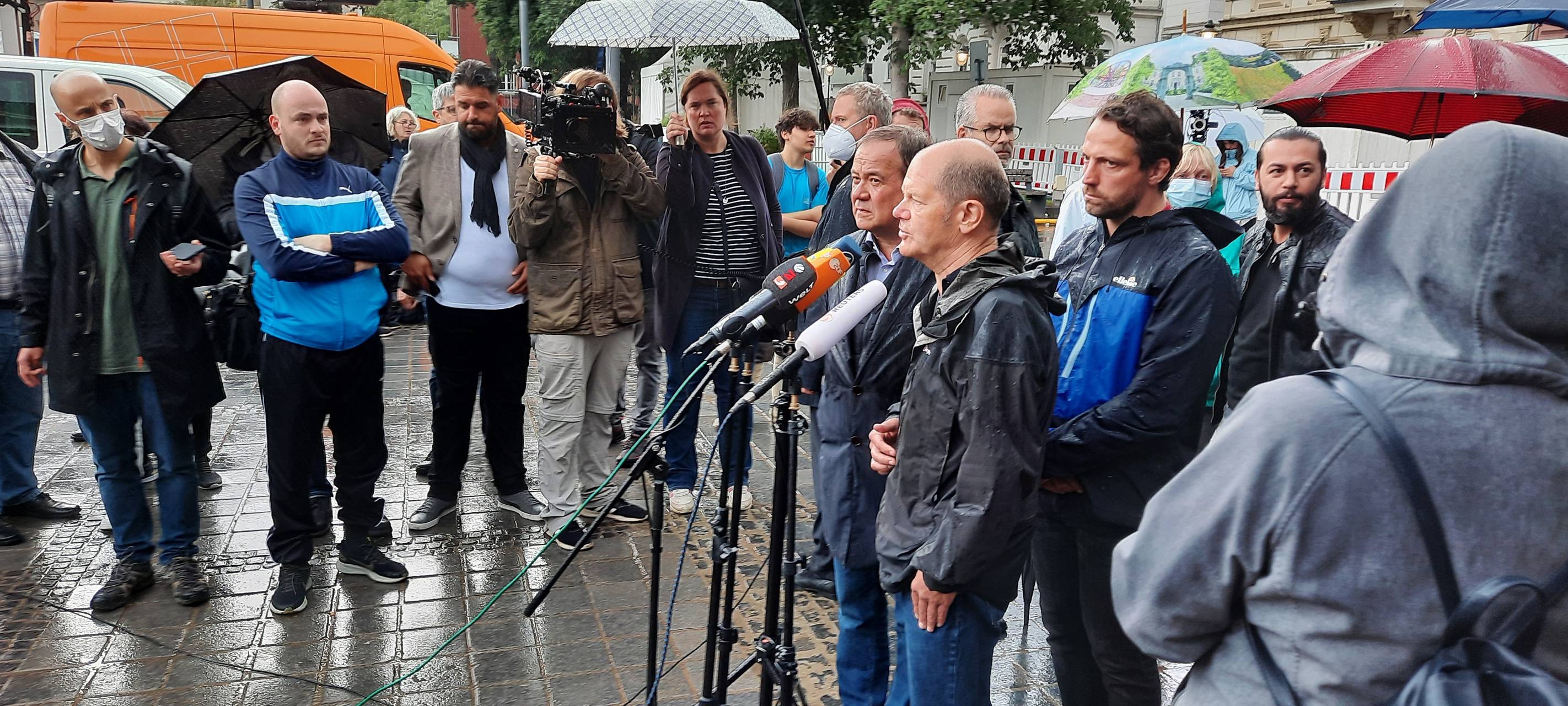 Scholz und Laschet: Schnelle Hilfen von Bund und Land