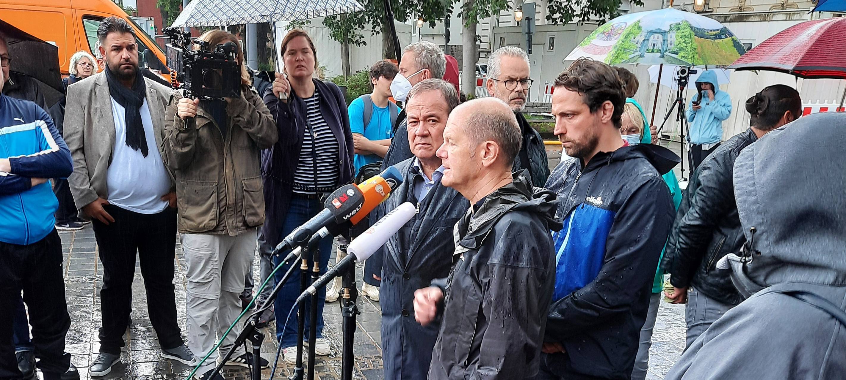 Scholz und Laschet: Schnelle Hilfen von Bund und Land