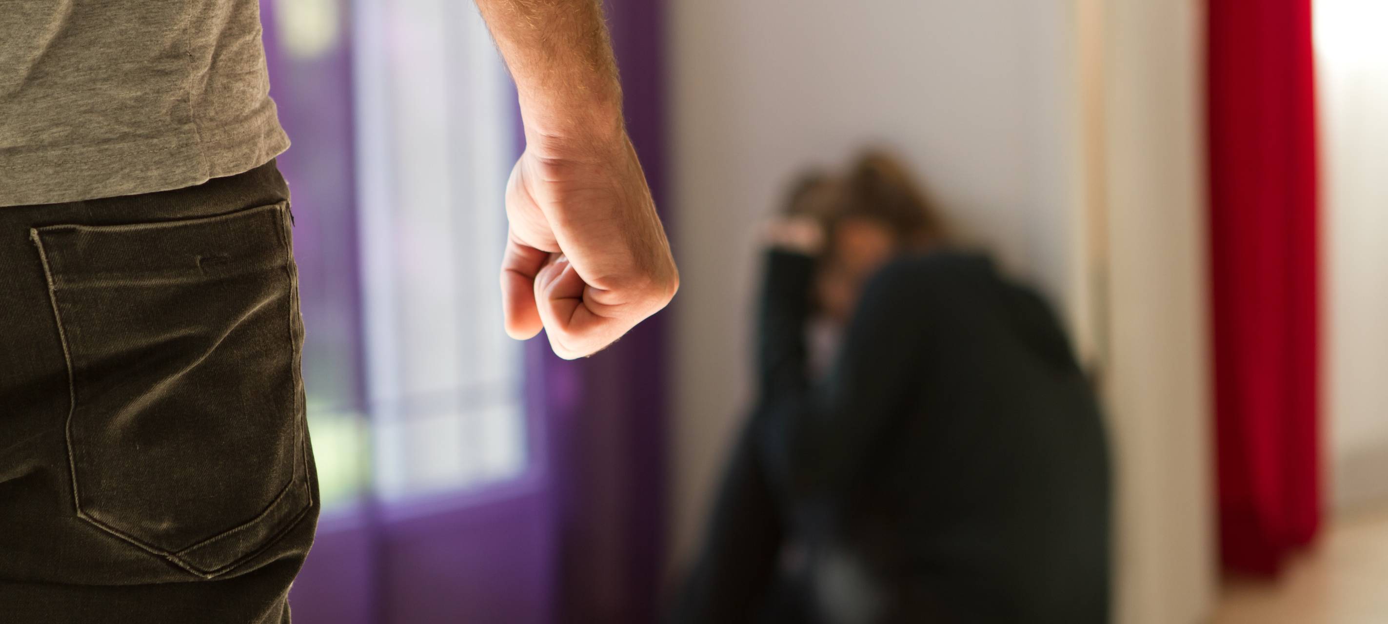 Aktionstag gegen Gewalt an Frauen - Gebäude erstrahlen orange