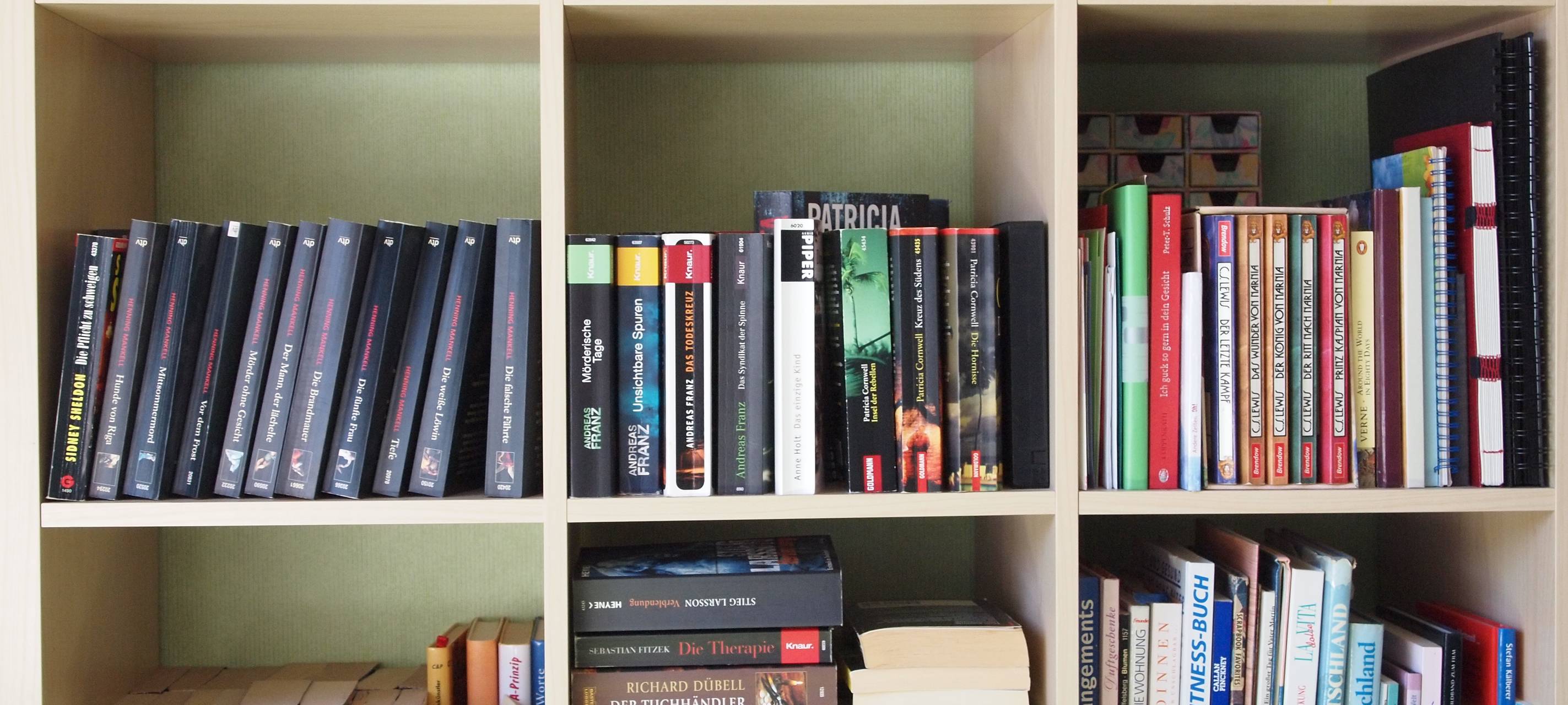 Ein Koffer voll mit Büchern