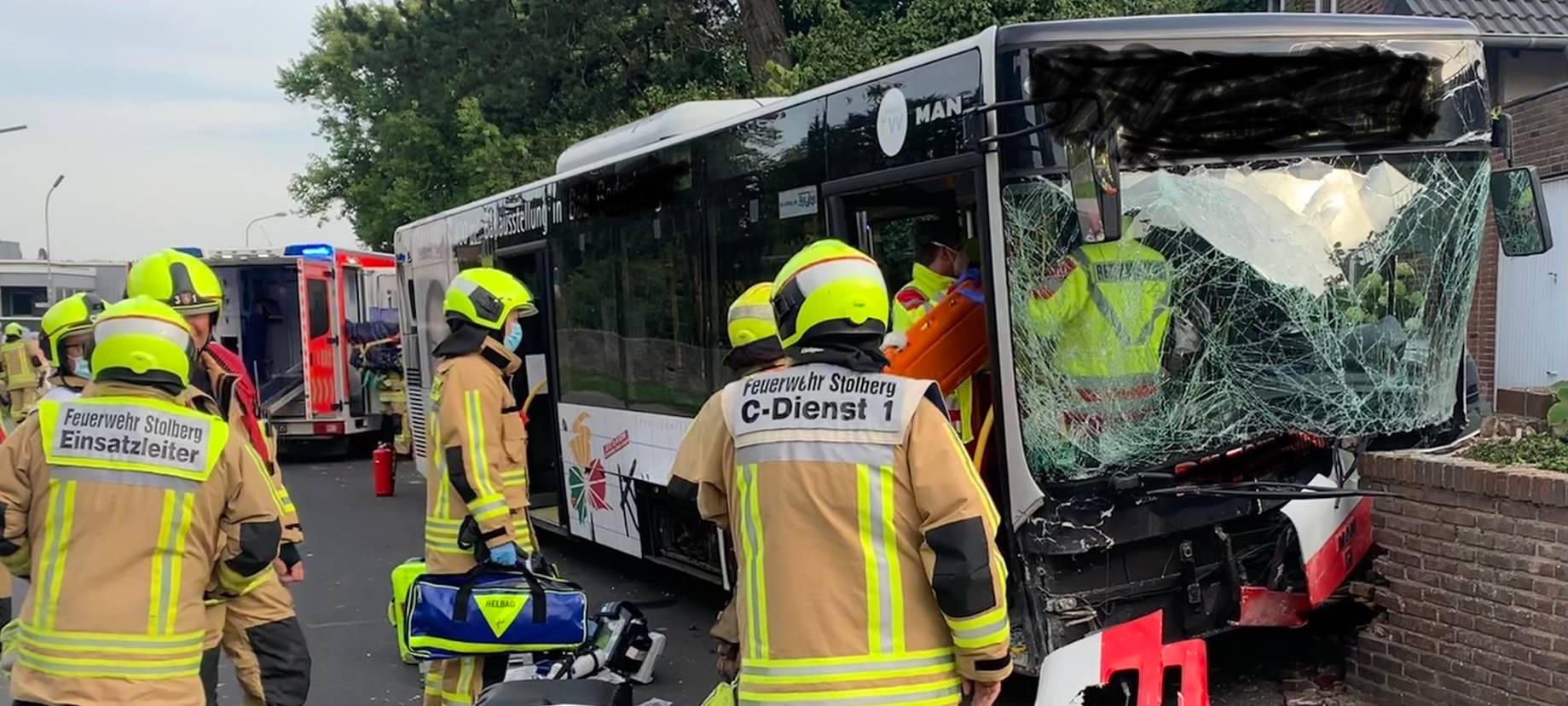 Alleinunfall mit Linienbus