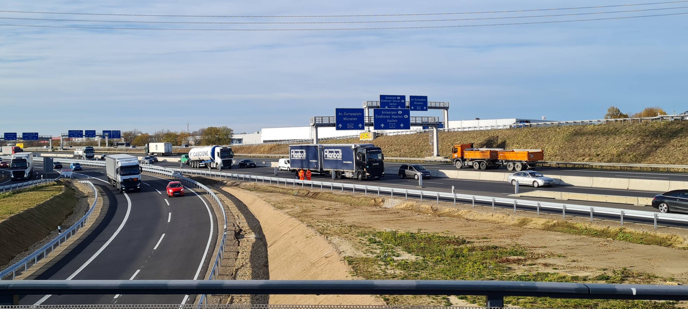 Umgebautes Aachener Kreuz feierlich eröffnet