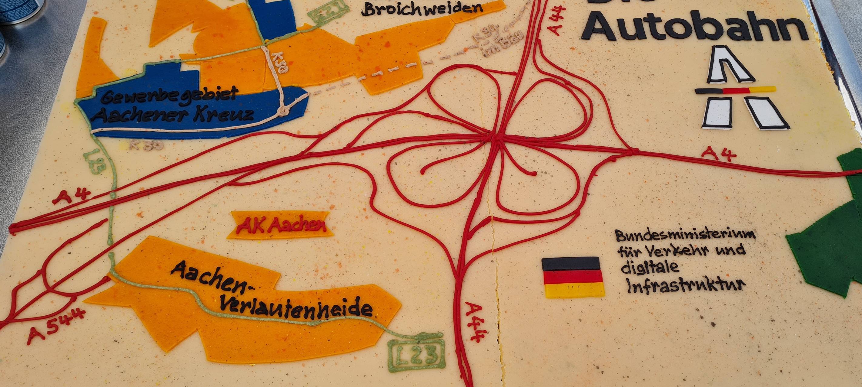 Umgebautes Aachener Kreuz feierlich eröffnet