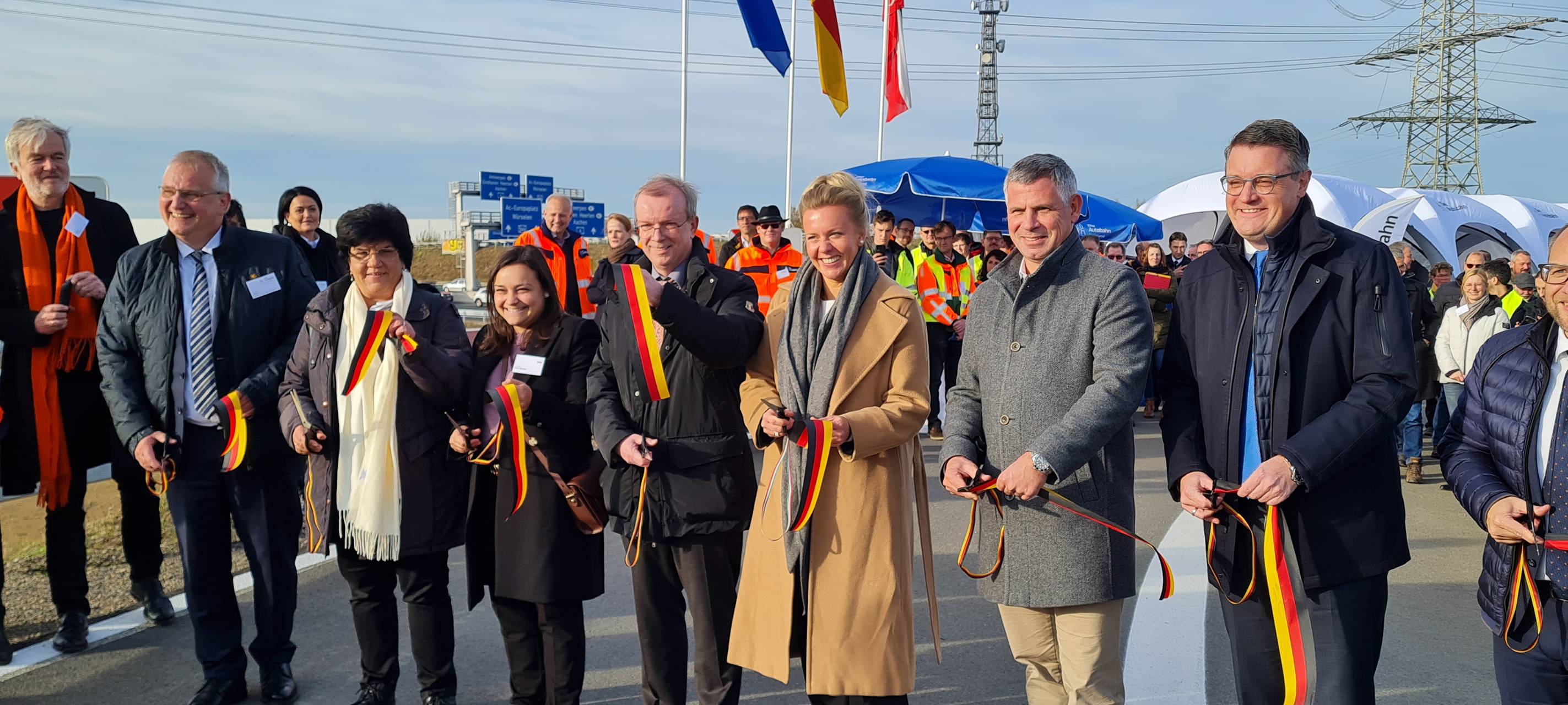 Umgebautes Aachener Kreuz feierlich eröffnet