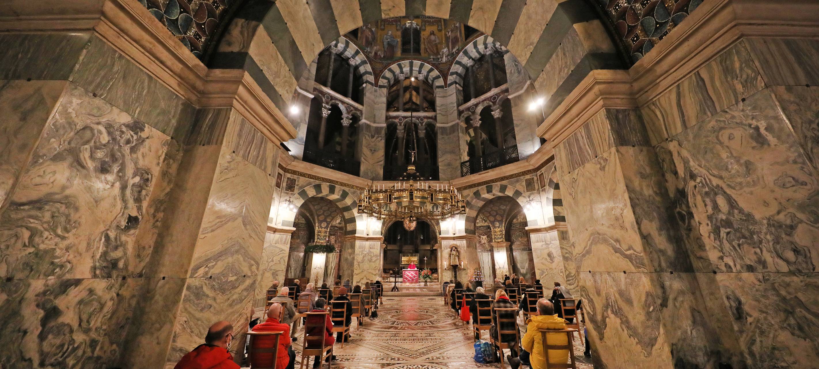 Aachener Dom: Turmblasen in Advent