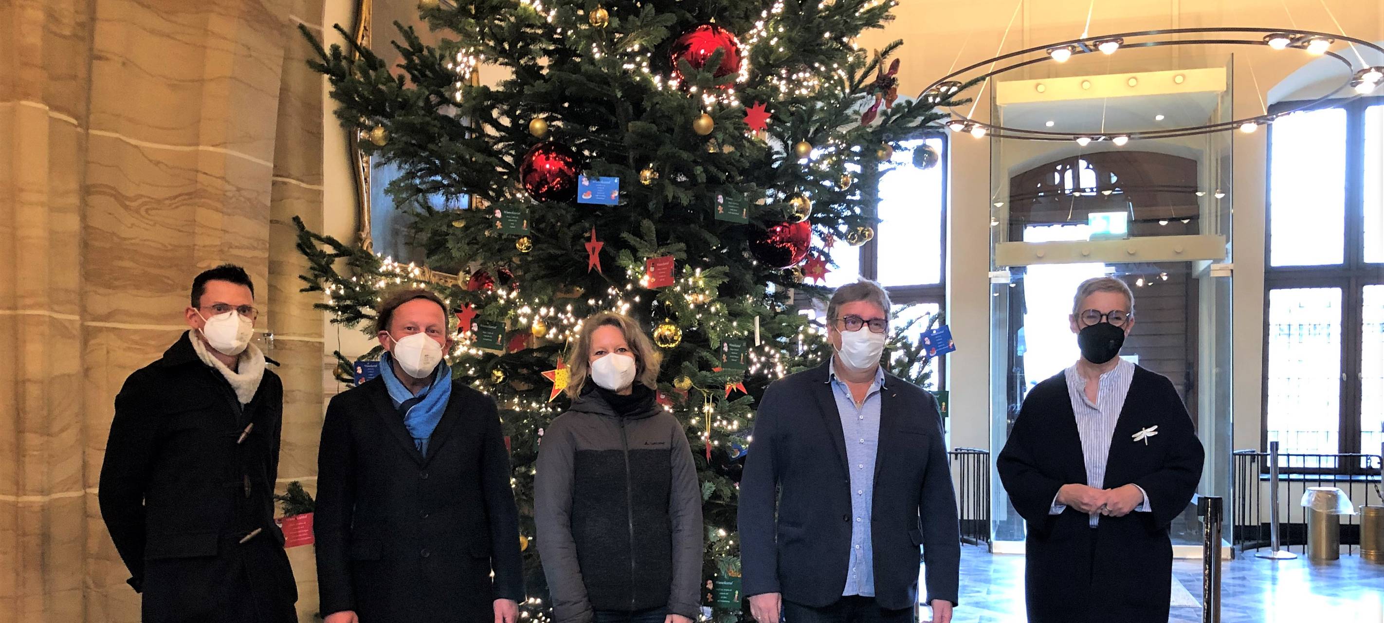 Wieder Weihnachts-Wunschbaum im Aachener Rathaus