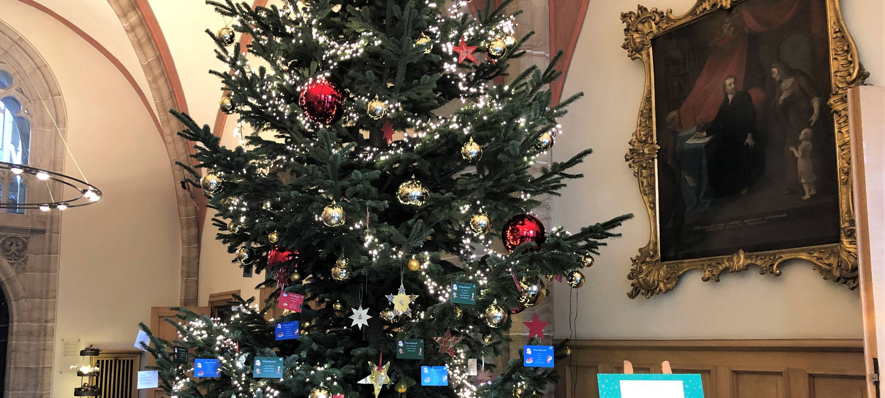 Wieder Weihnachts-Wunschbaum im Aachener Rathaus