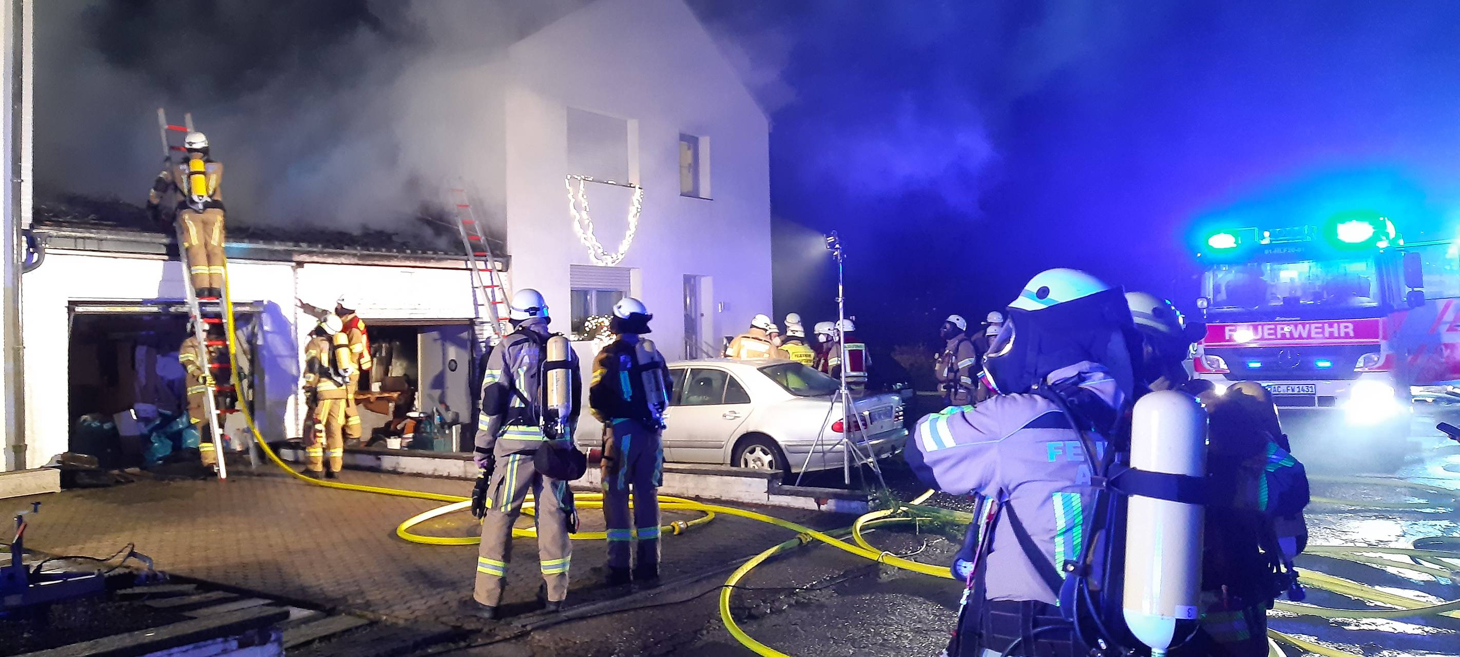 Brand in Gartenpavillon sorgt für Großeinsatz der Feuerwehr