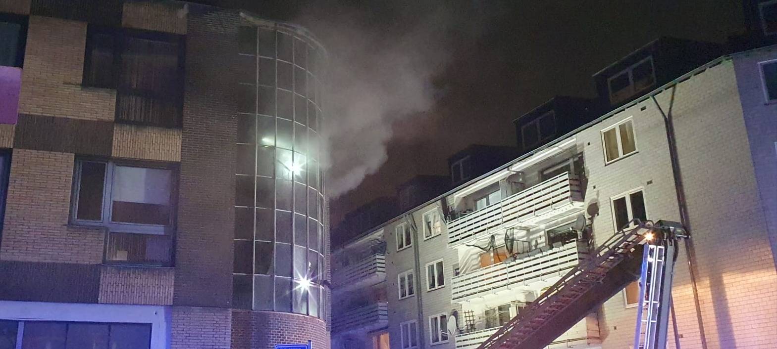 Fünf Leichtverletzte nach Treppenhausbrand