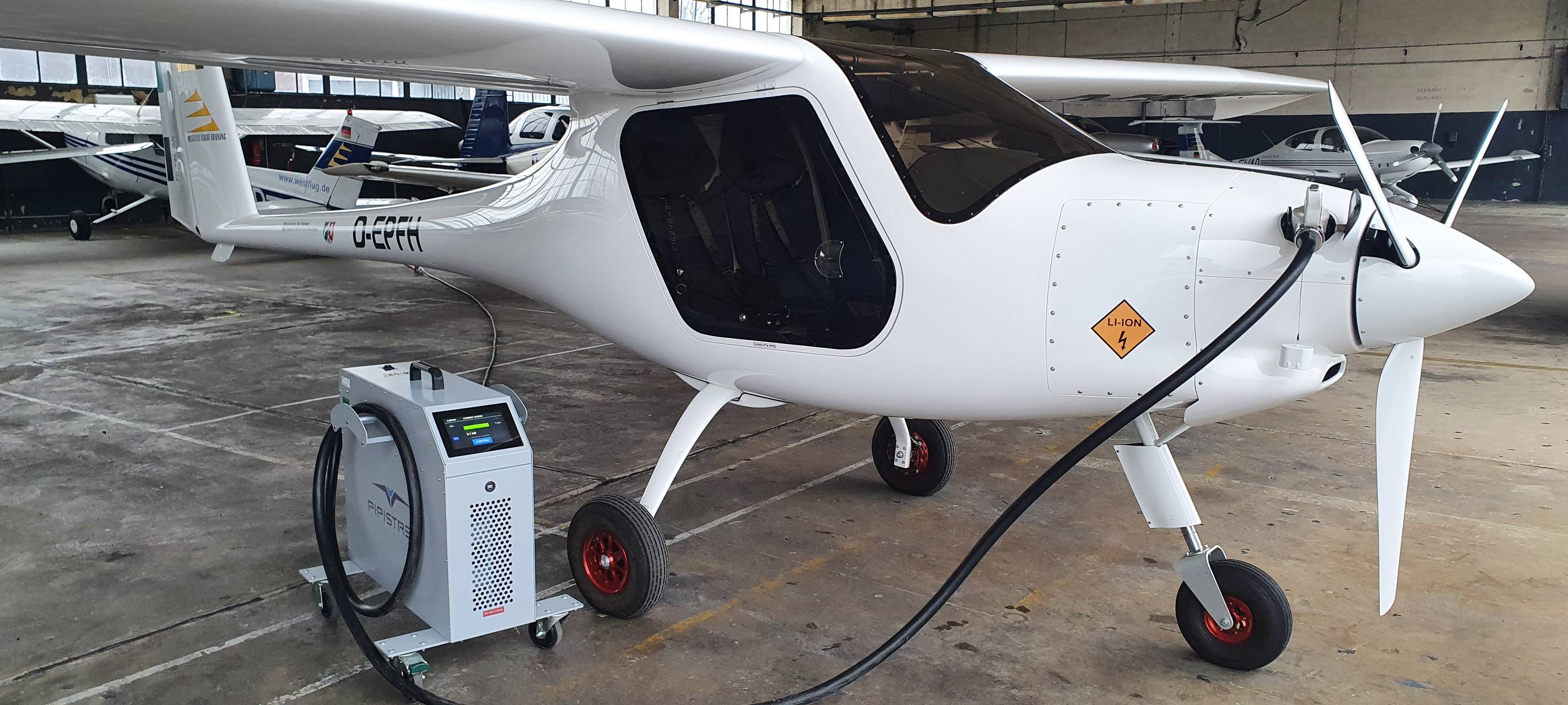 Brandes informiert sich über E-Fliegen in Merzbrück