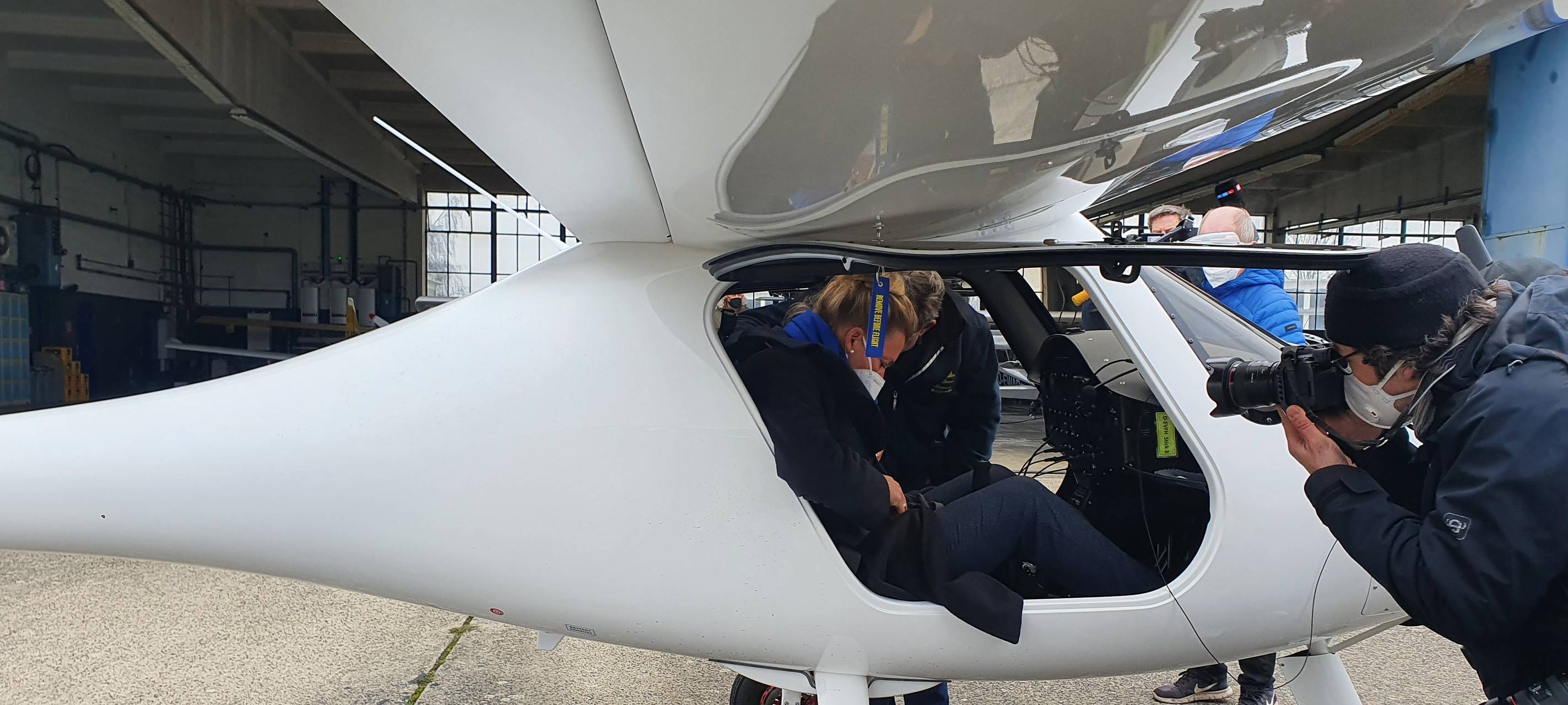 Brandes informiert sich über E-Fliegen in Merzbrück