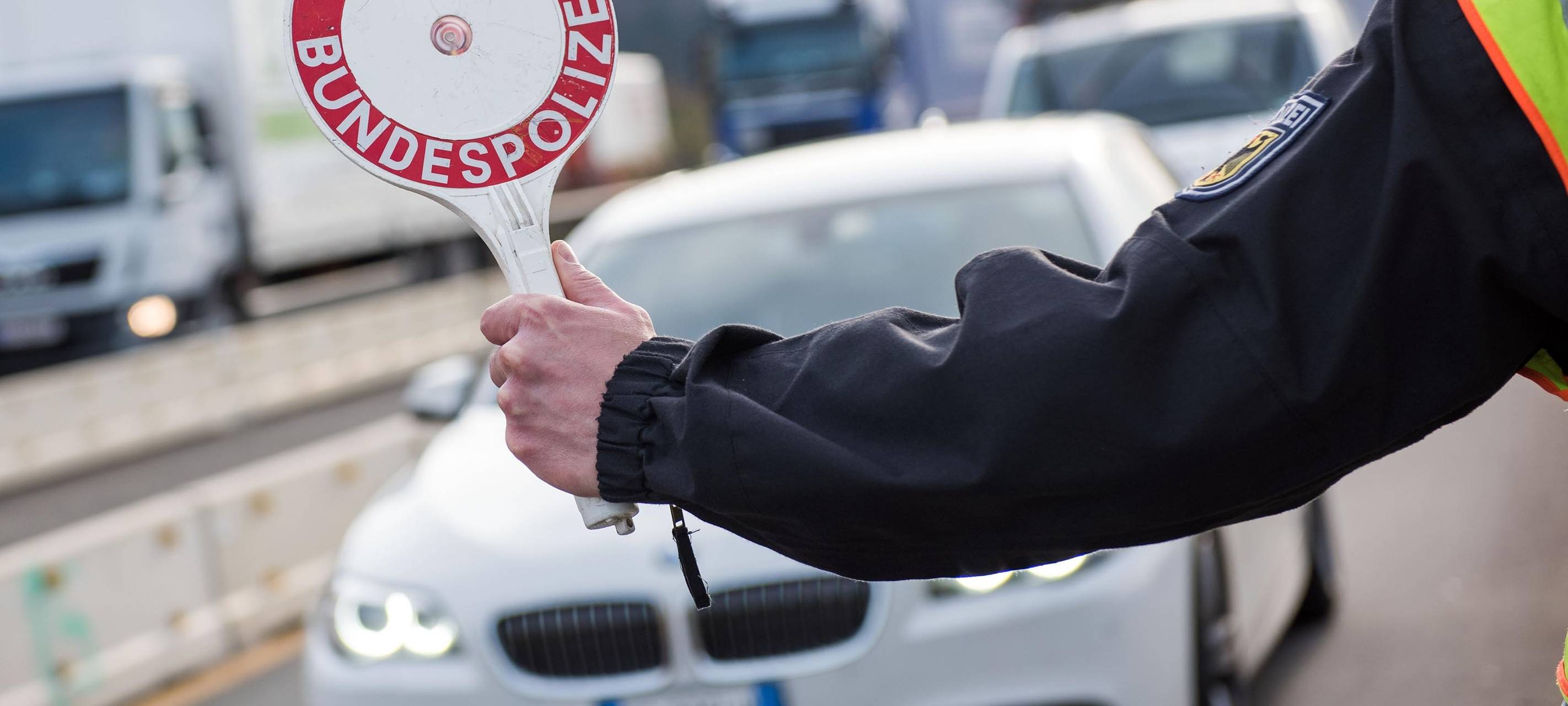 Suche nach flüchtigen Männern im Grenzgebiet