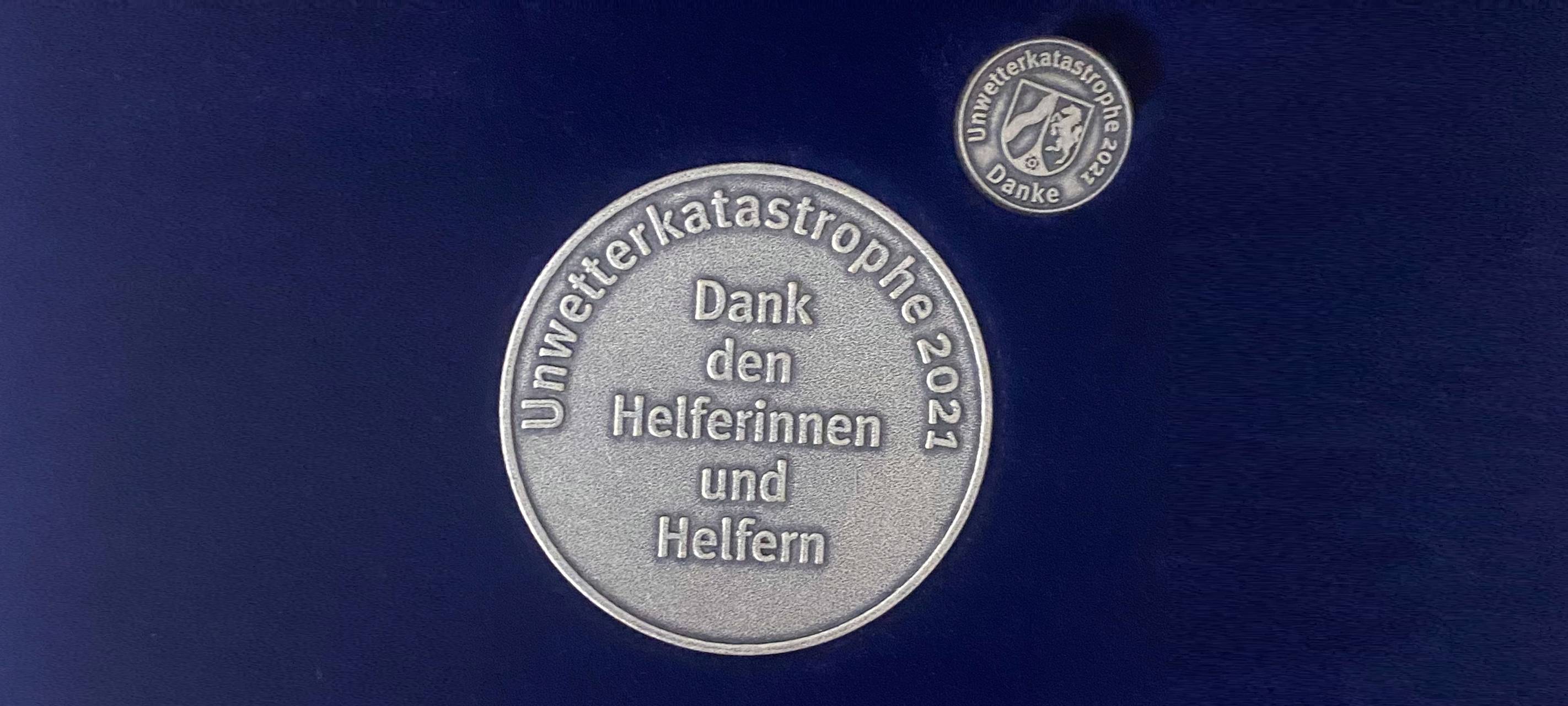 Innenminister Reul verteilt Einsatzmedaille