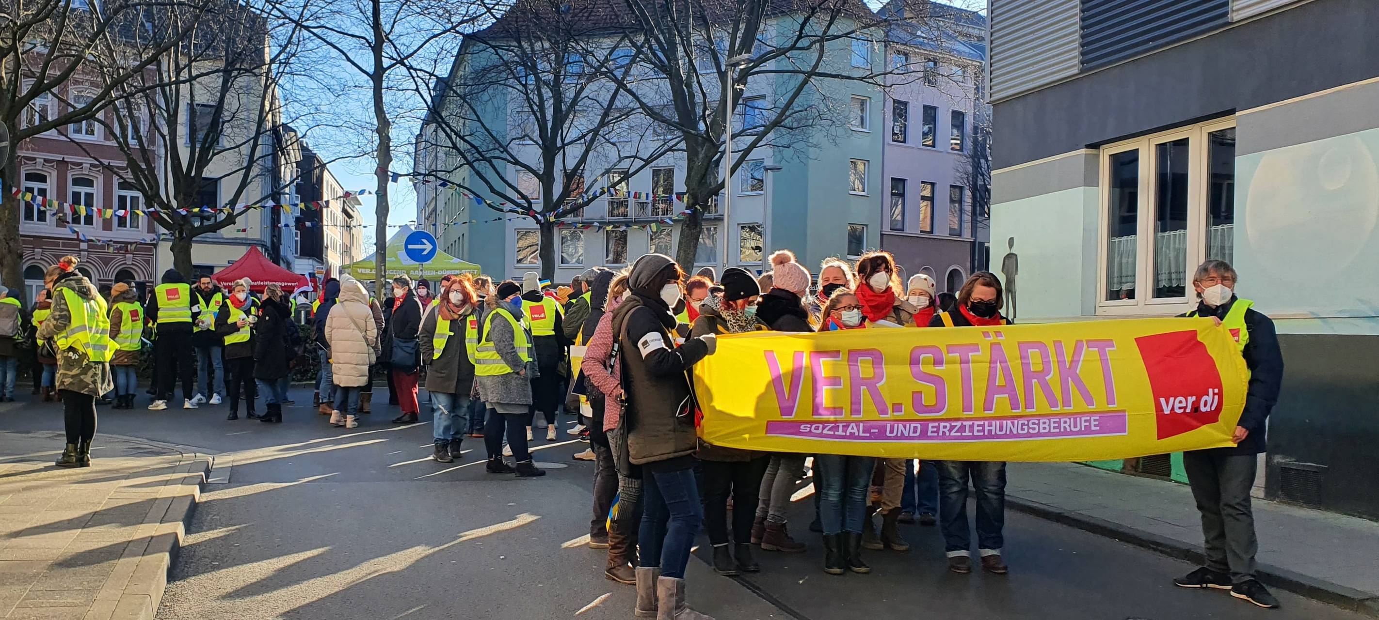 Demo der Streikenden aus Kitas & Co.