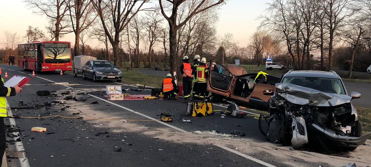 Zwei Schwerverletzte nach Verkehrsunfall bei Fringshaus