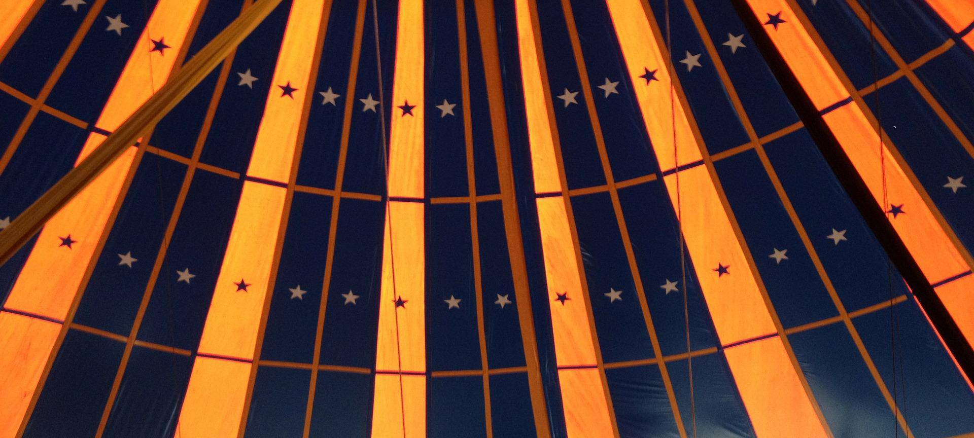 Zirkus-Unfall: Artistin stürzt vom Seil