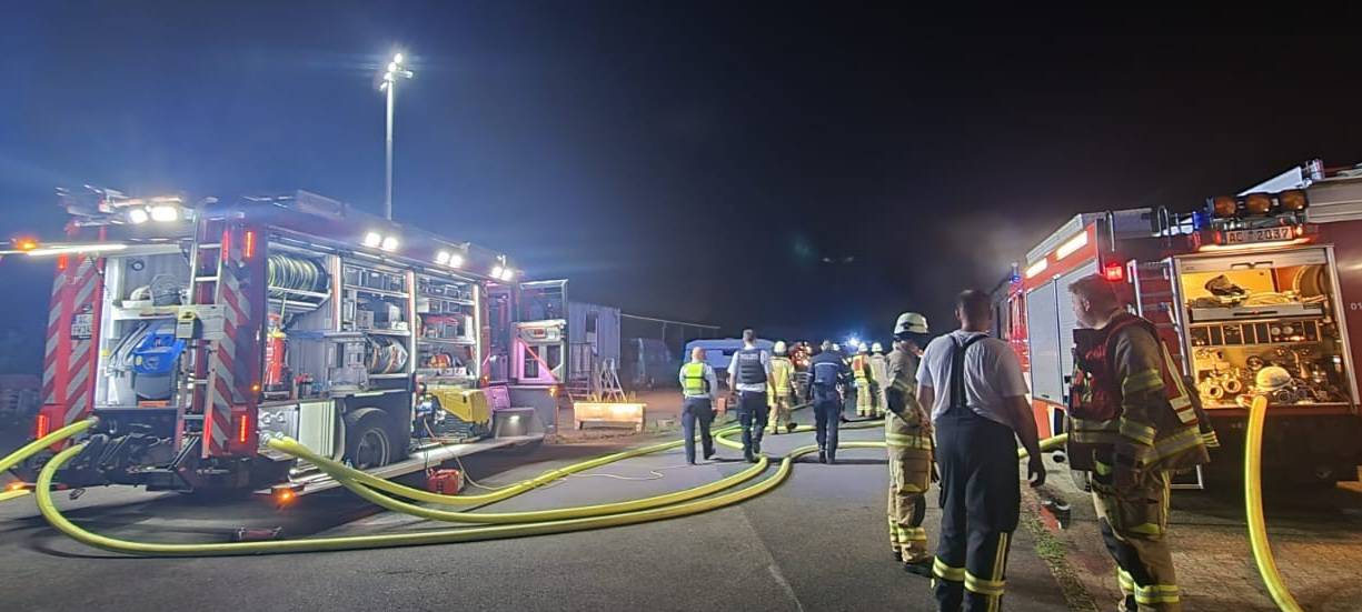 Alsdorf: Brand einer Lagerhalle aus Holz