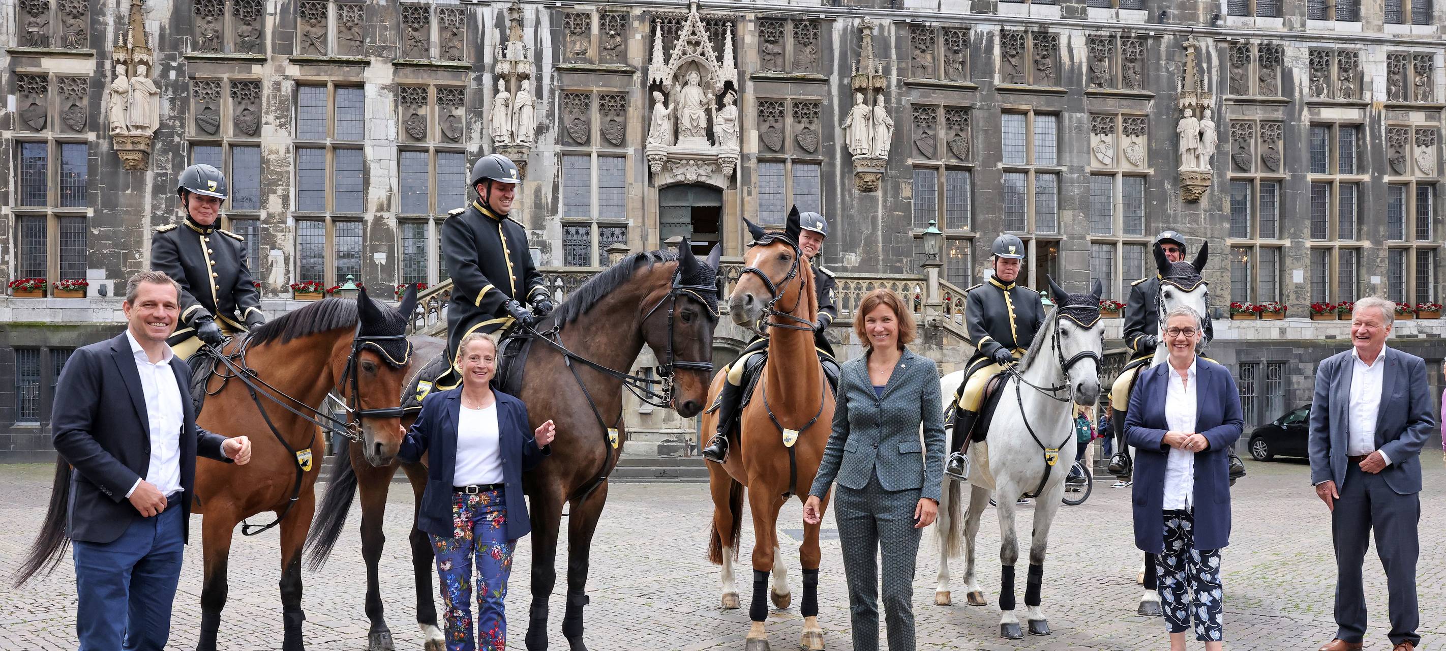 CHIO: Aufgalopp auf dem Aachener Markt