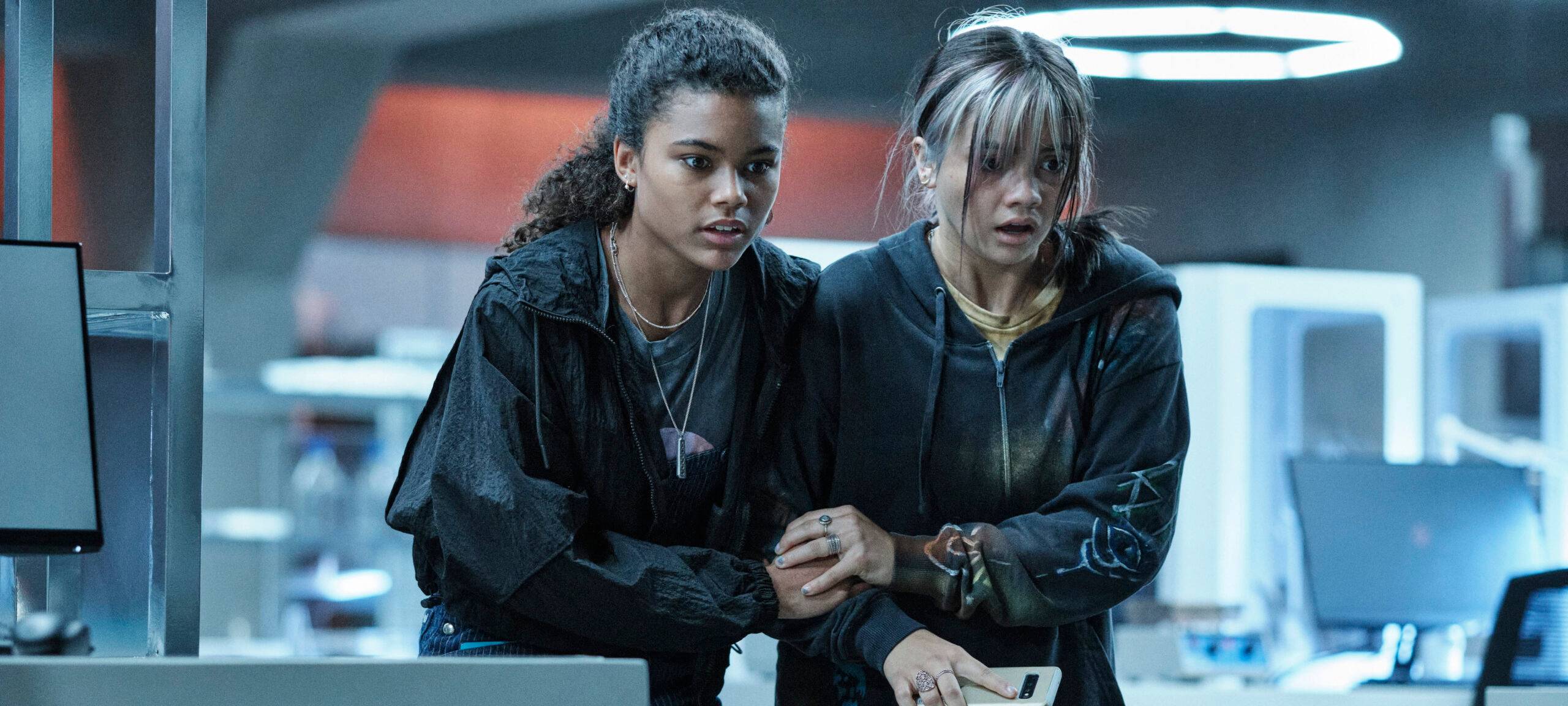 Jade und Billie sind erschrocken.