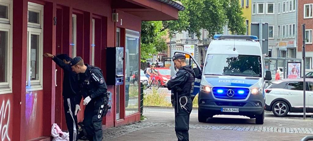 Polizei kontrolliert 300 Personen und Fahrzeuge