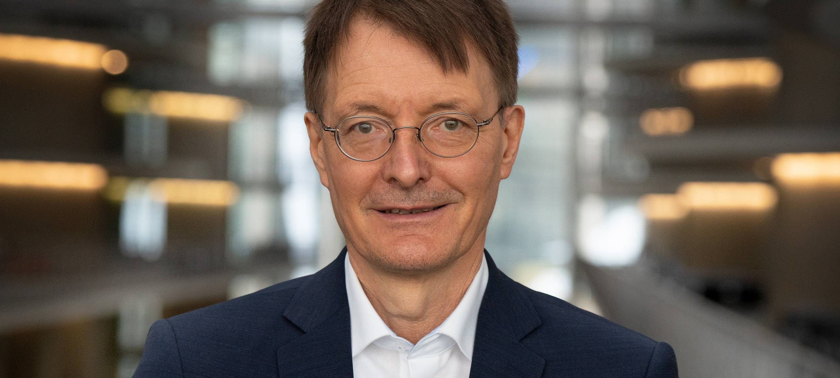 Lauterbach besucht Uniklinik