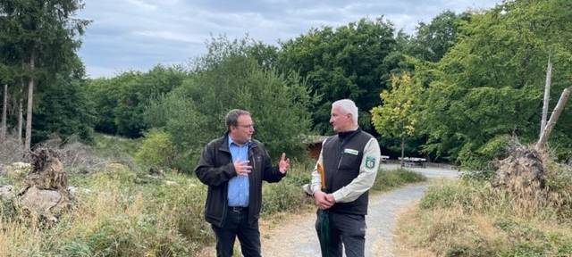 NRW-Umweltminister Krischer im Nationalpark Eifel