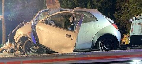 Wagen fliegt: Betrunkener baut Unfall