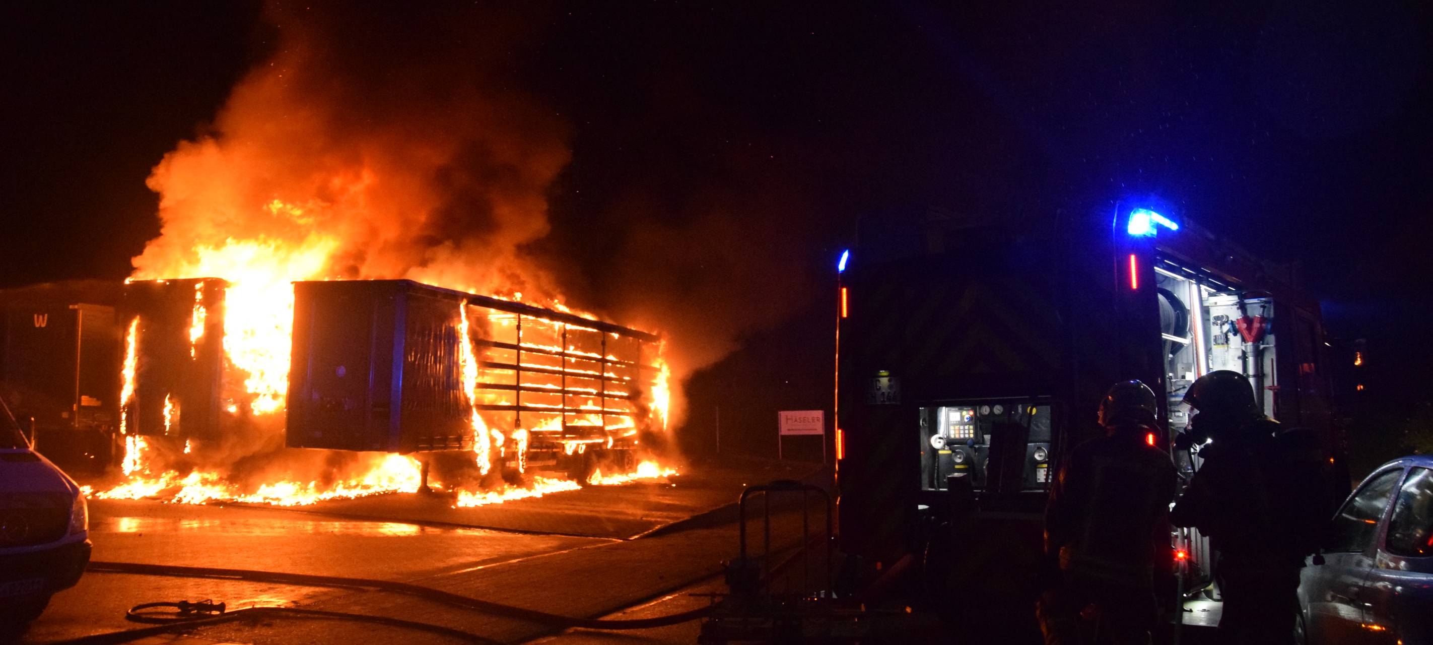 LKW-Brand in Herzogenrath: Altkleider in Flammen