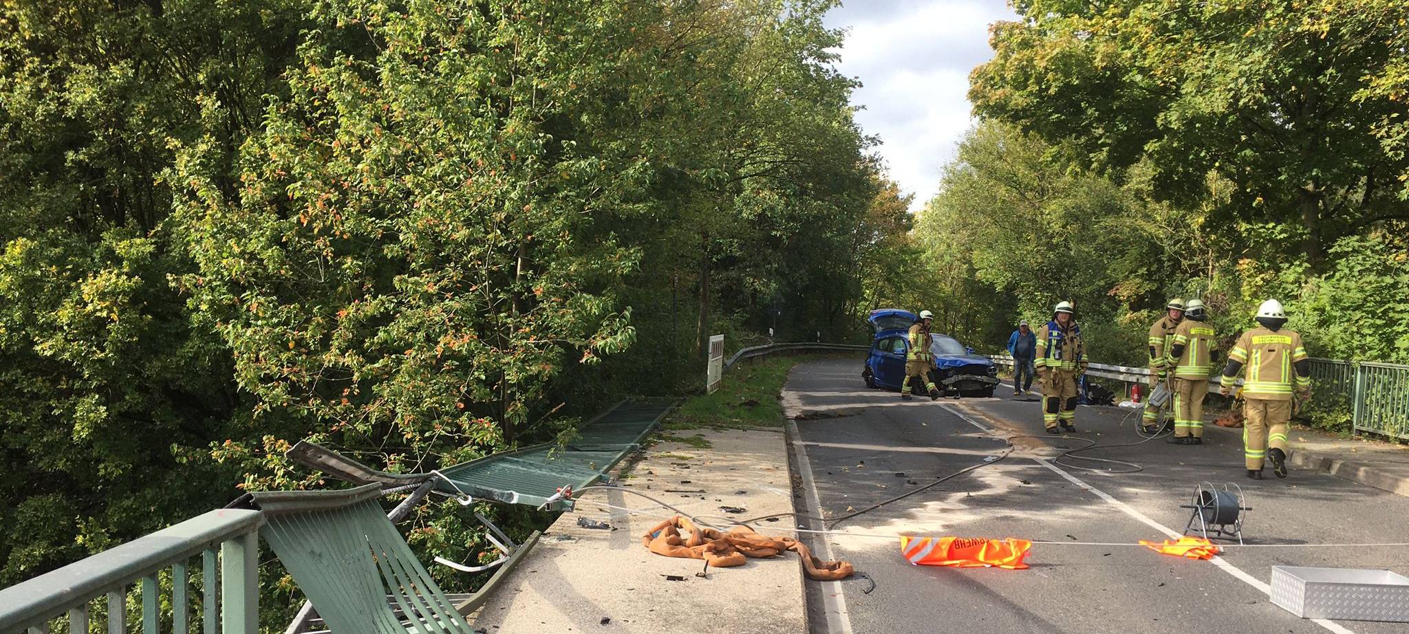 Unfall auf Wardener Straße, Brückengeländer drohte einzustürzen