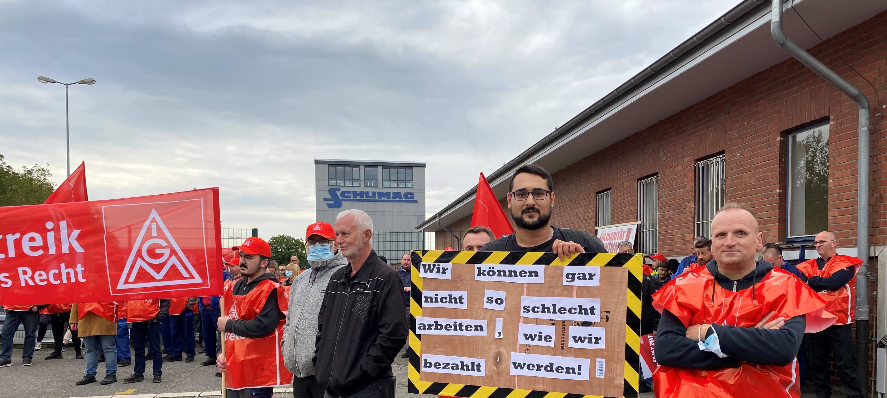 Metall- und Elektroindustrie streikt
