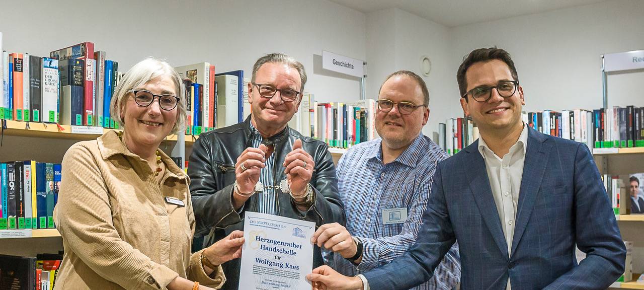 Handschellen für Kaes