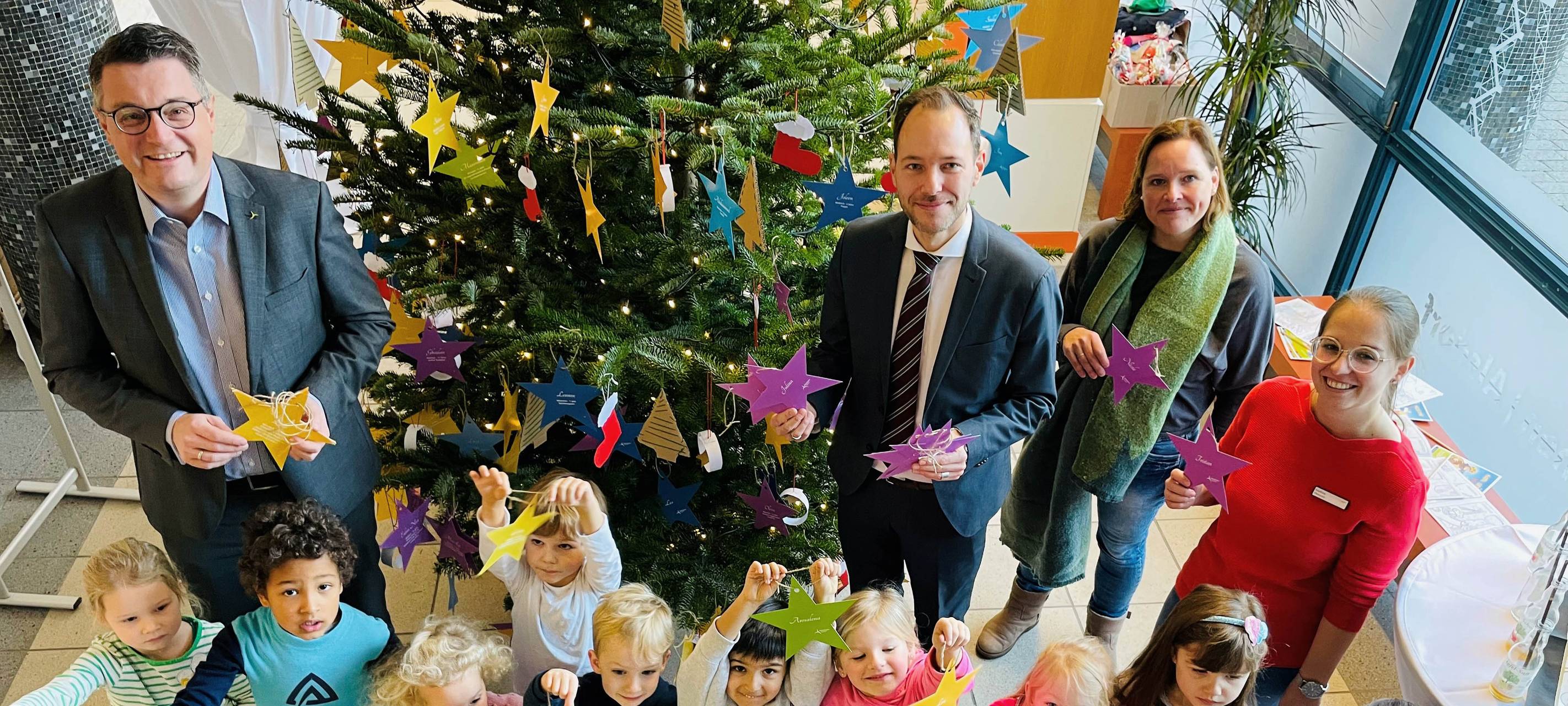 Wunschweihnachtsbaum im Haus der StädteRegion