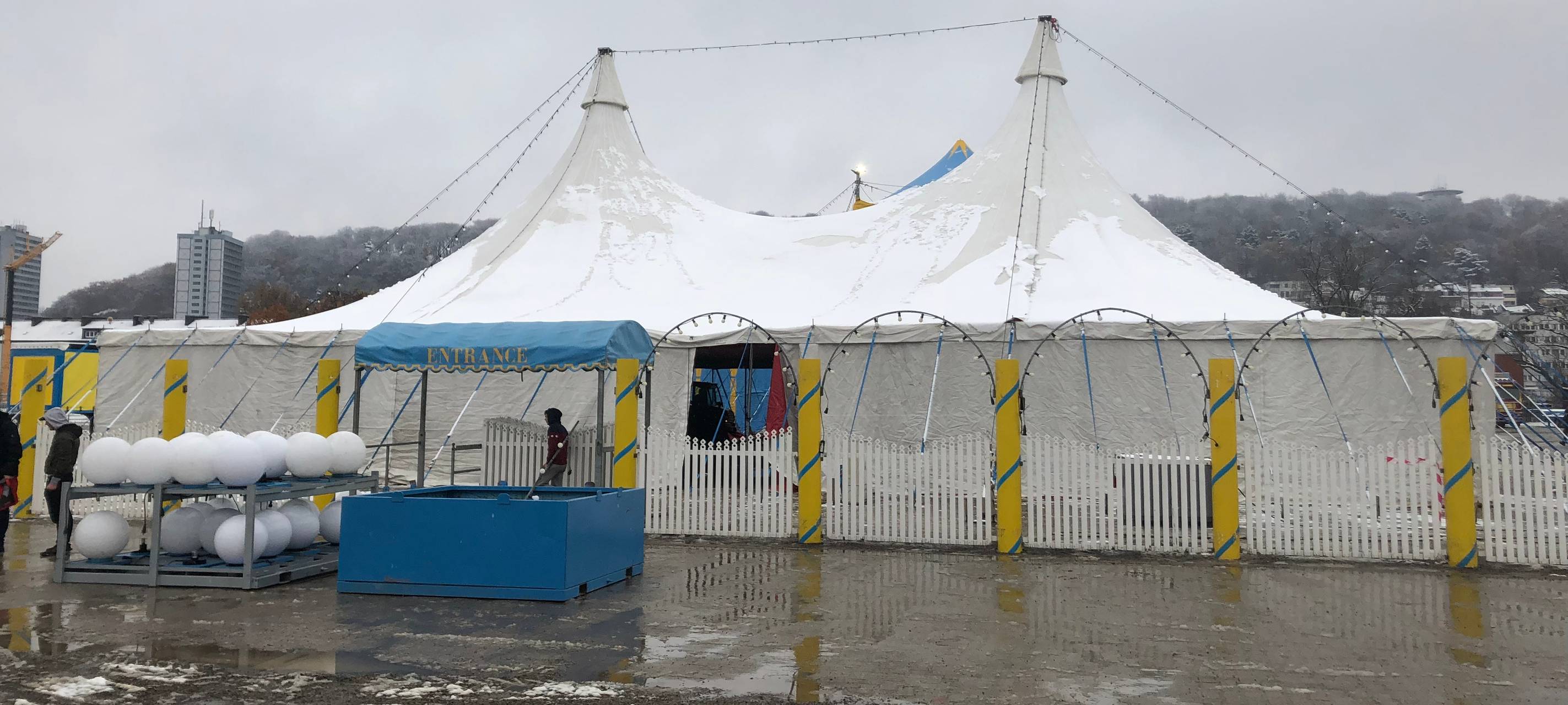 Aachener Weihnachtscircus: Zeltaufbau läuft