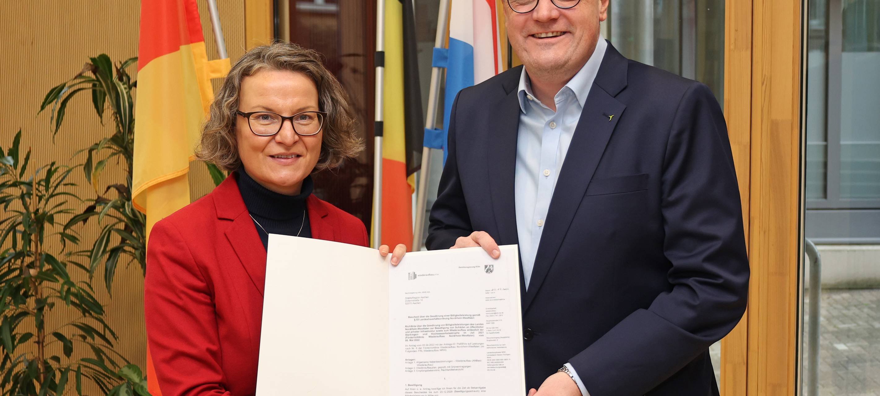 Wiederaufbau: NRW-Heimatministerin übergibt Förderbescheid