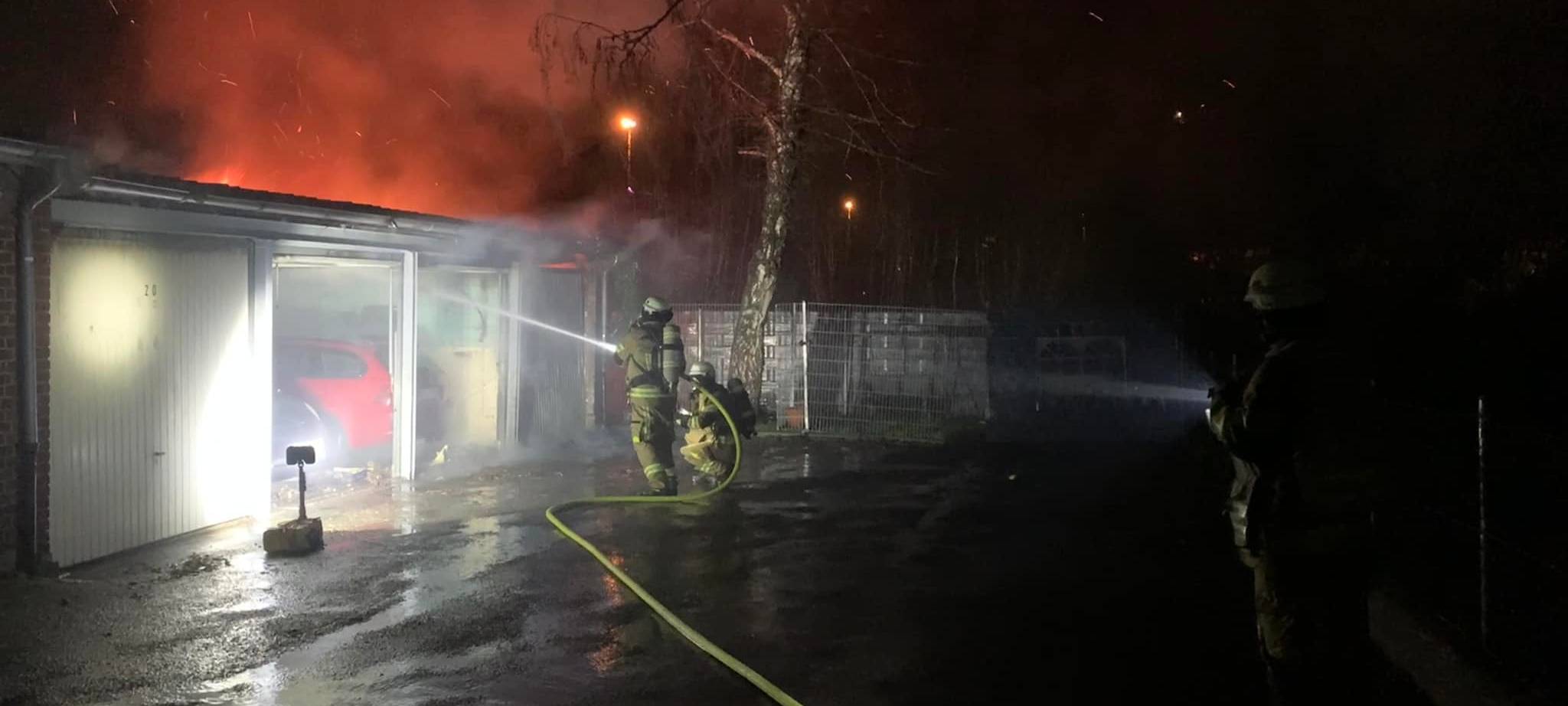 Alsdorf: Feuer in Garagenpark