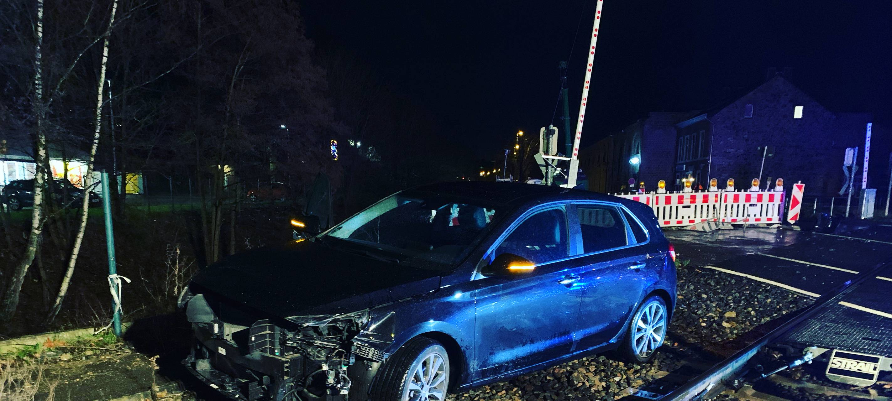 Unfall zwischen Auto und Euregiobahn