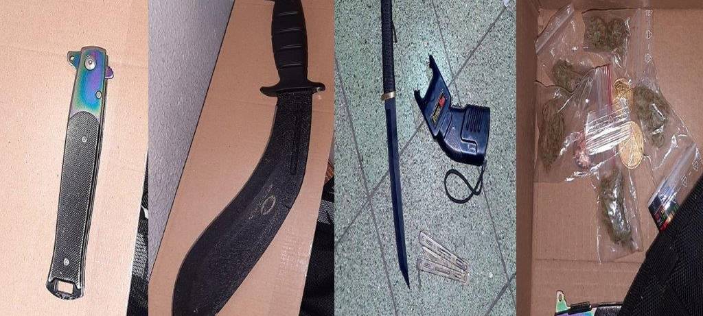 Junge Diebe mit Waffen erwischt