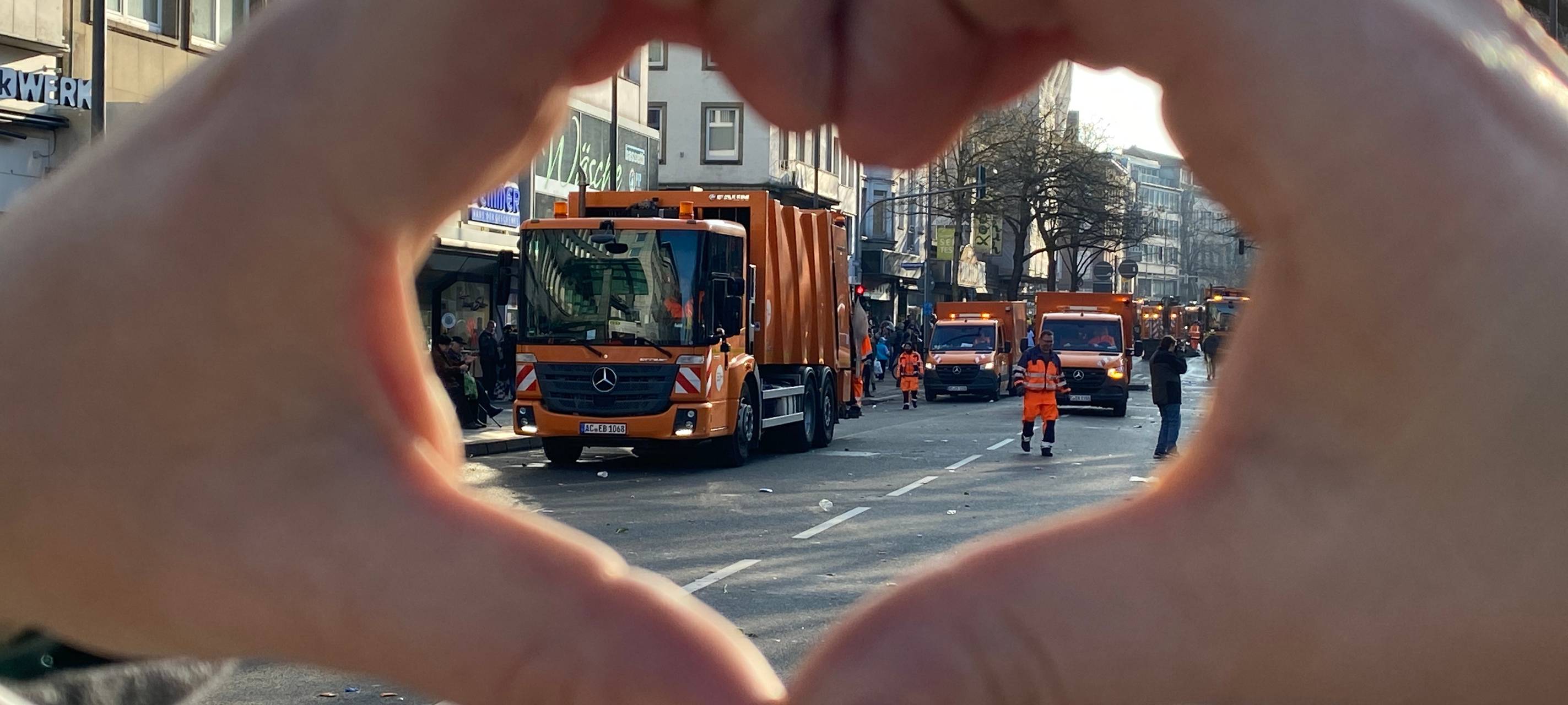 "Orangene Funken": Weniger Glasscherben am Straßenrand