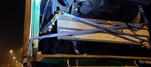 Mehrere Autos gestapelt: Bundespolizei stoppt LKW