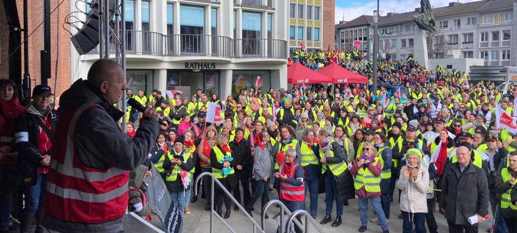 Öffentlicher Dienst: 3.500 im Warnstreik