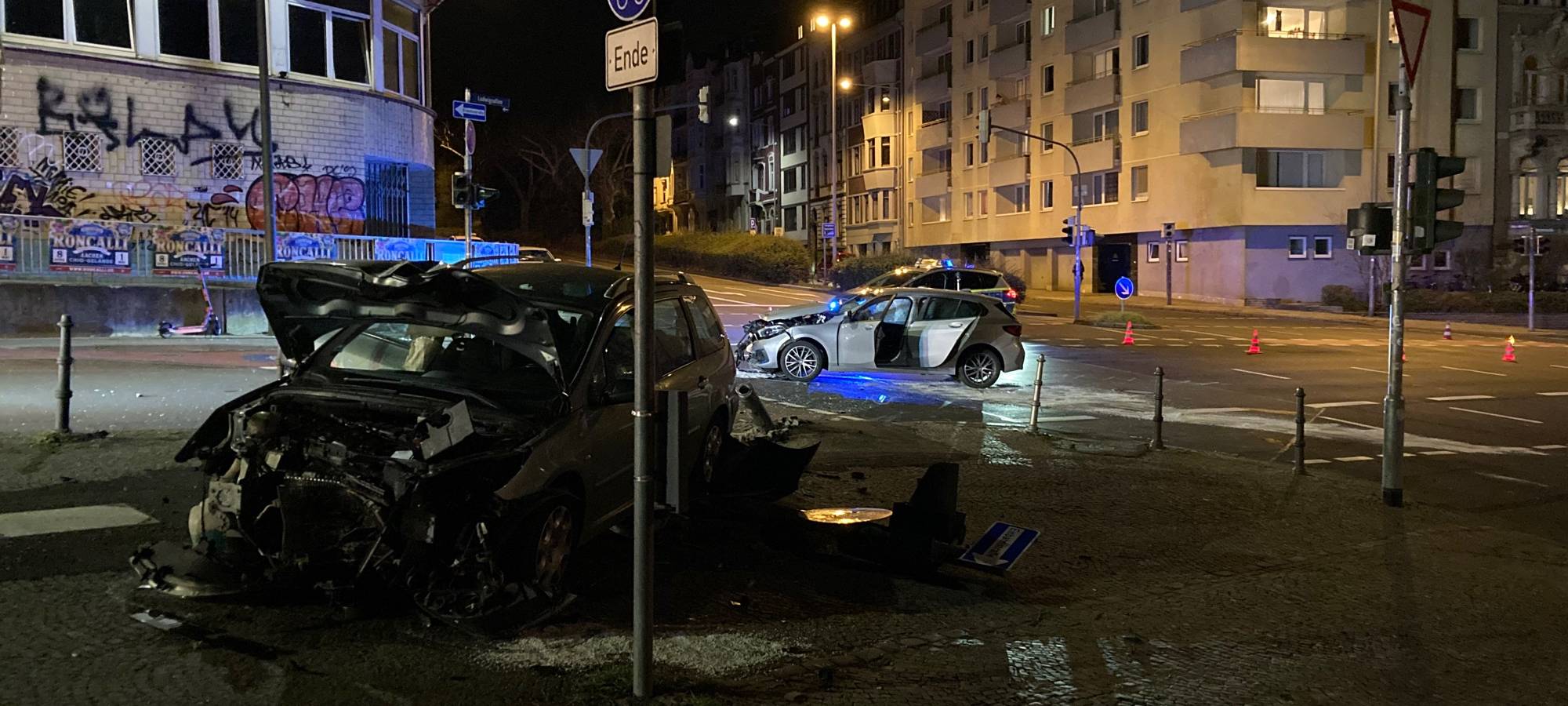 Rot missachtet: Verkehrsunfall mit vier Verletzten