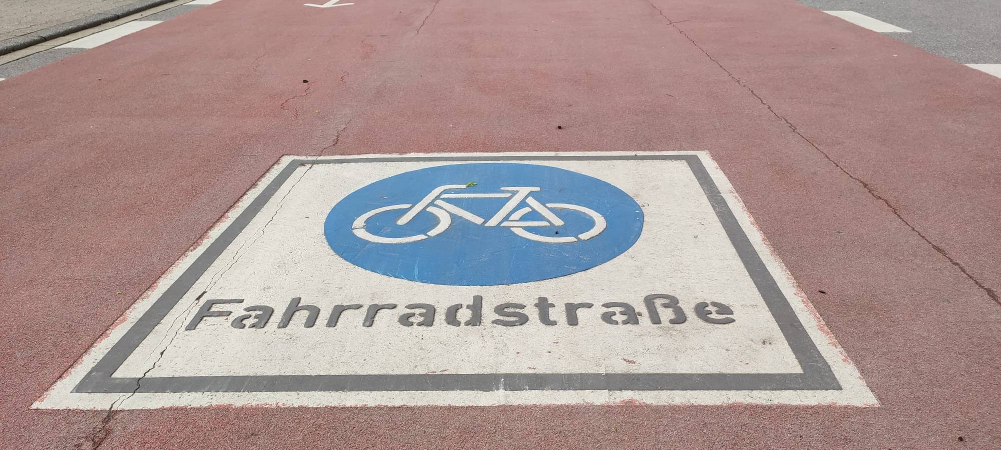 Neues Rot für Aachener Radwege