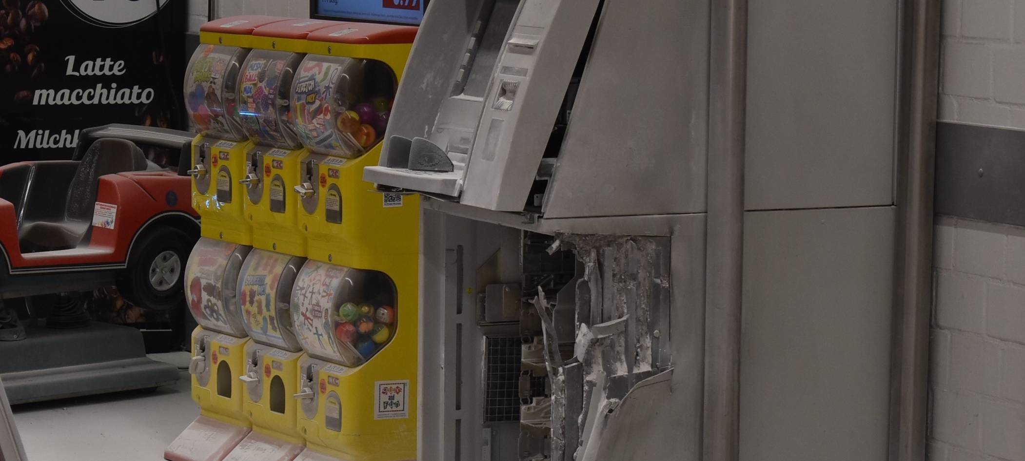 Aachen: Geldautomat im Kaufland aufgebrochen