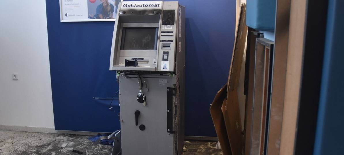 Campus: Geldautomat beschädigt