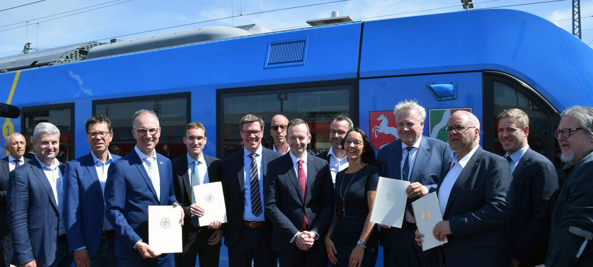 Verkehrsminister bringt Förderbescheide für Wasserstoffzüge