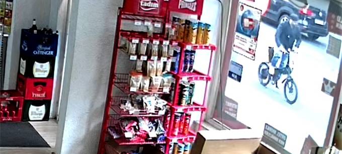 Stichverletzung: Fahndung nach Täter