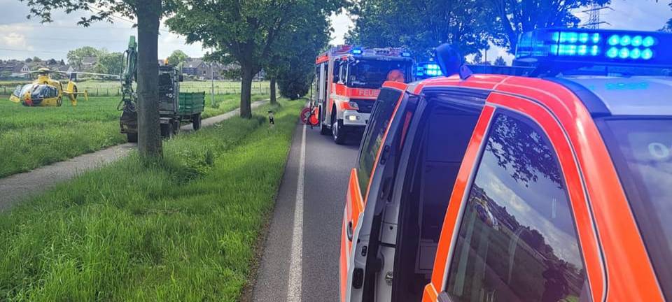 Alsdorf: Frau prallt mit PKW gegen Baum
