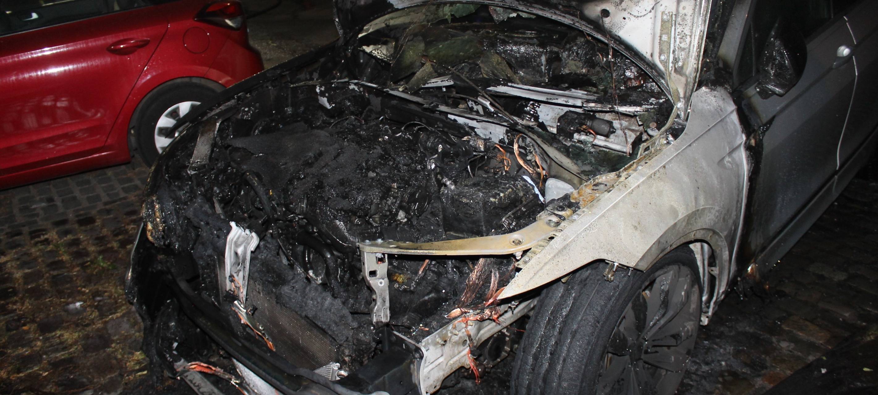 Vier Autos in der Innenstadt angezündet