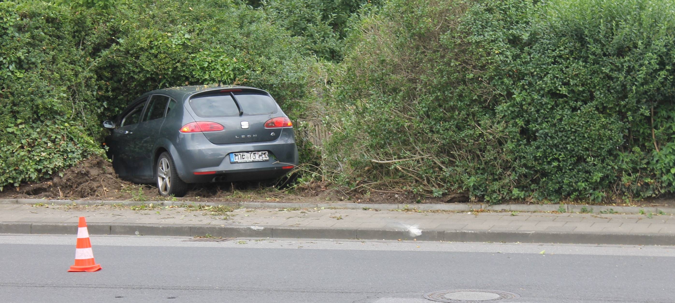 Aachen: Verfolgung endet in Hecke